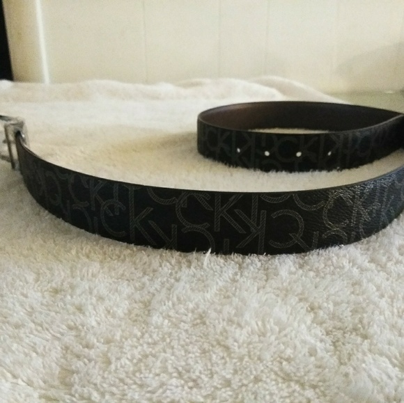CALVIN KLEIN MEN'S TWIST REVERSIBLE LEATHER BELT - Picture 5 of 8